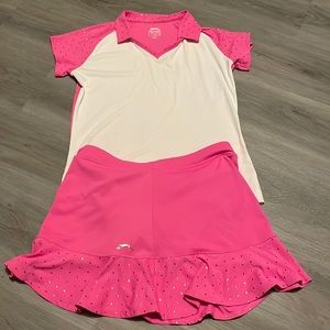 This is a slazenger golf set, it’s pink and white in the size youth extra large.